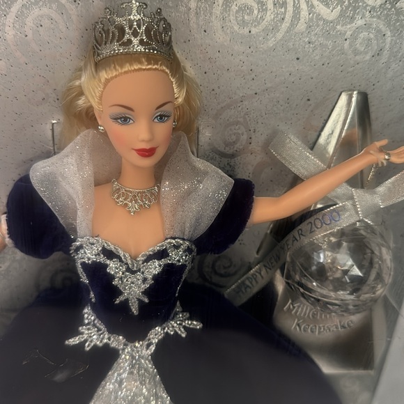 Barbie Special Millennium 2000 Edition Collectible Keepsake Doll - Picture 5 of 10